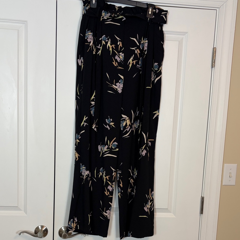 Like NEW Flowy high waist pants Lg